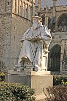 The statue of Richard Hooker before 2010