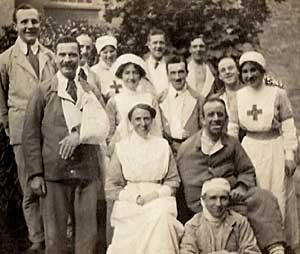 Nurses and wounded at Heavitree